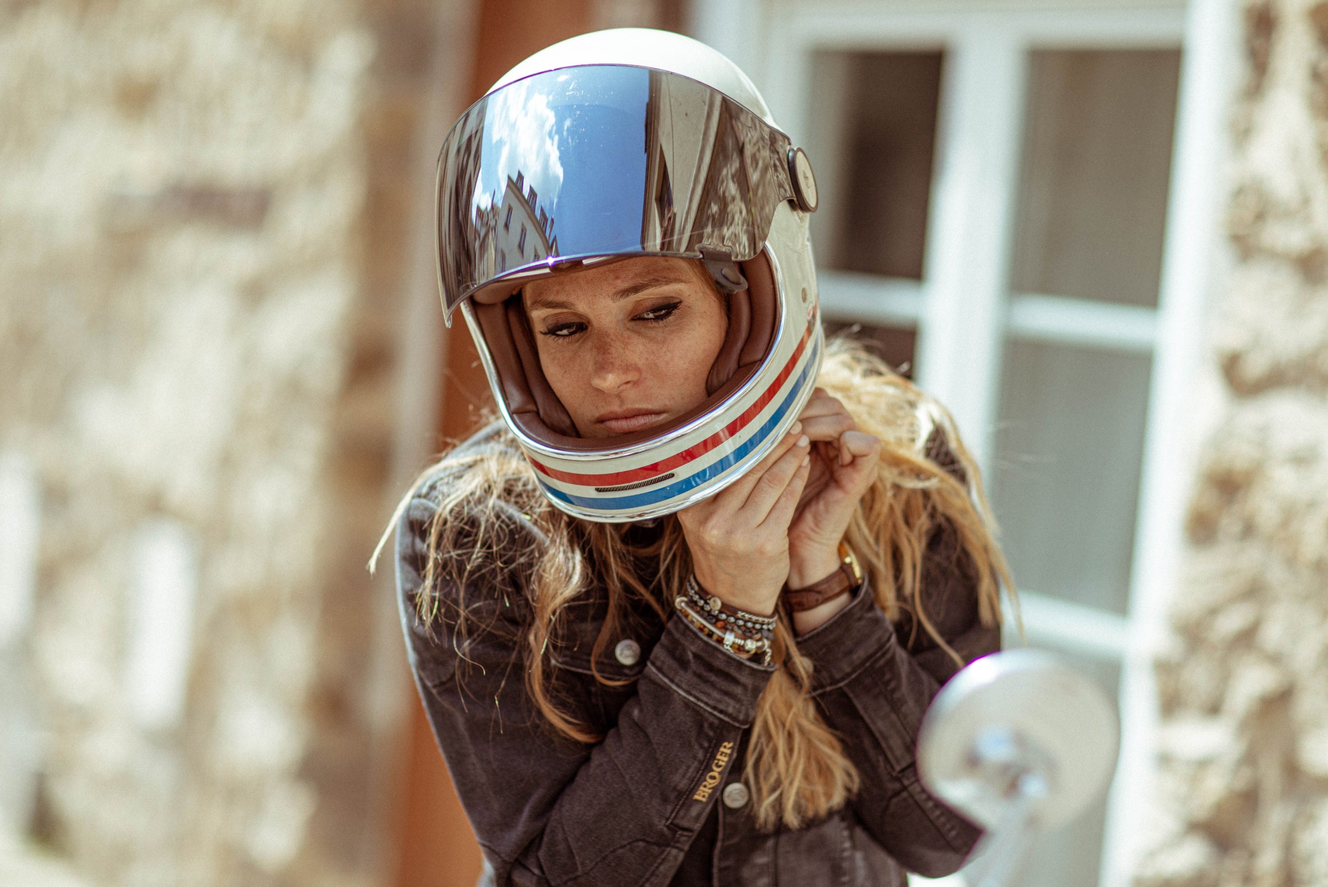 Elie's wearing helmet